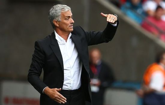 Моуриньо: Искам Юнайтед да отстъпва в резултата 